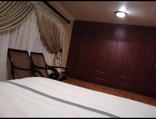 7 BEDROOM HOUSE FOR SALE IN CLAYVILLE